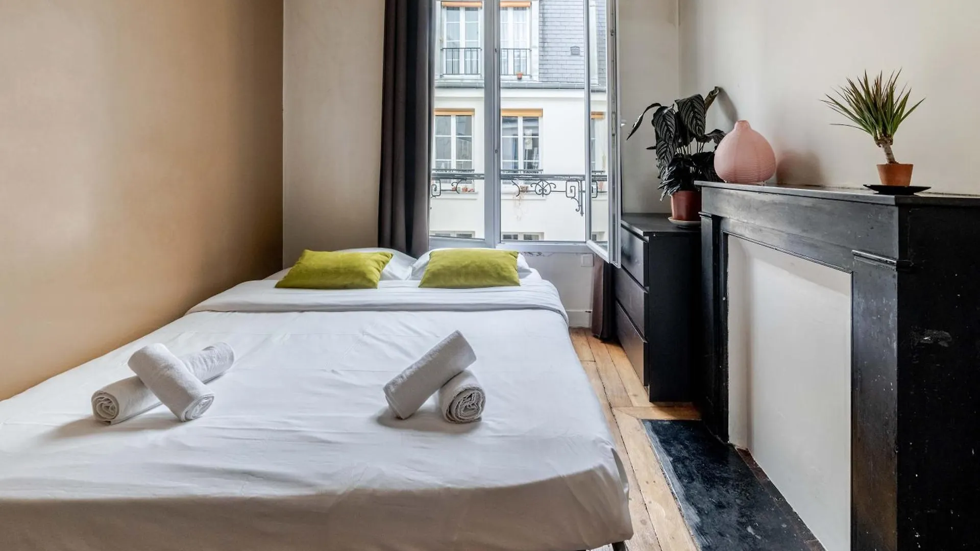 Pied-A-Terre Near Bastille & Voltaire Paris 11Th France