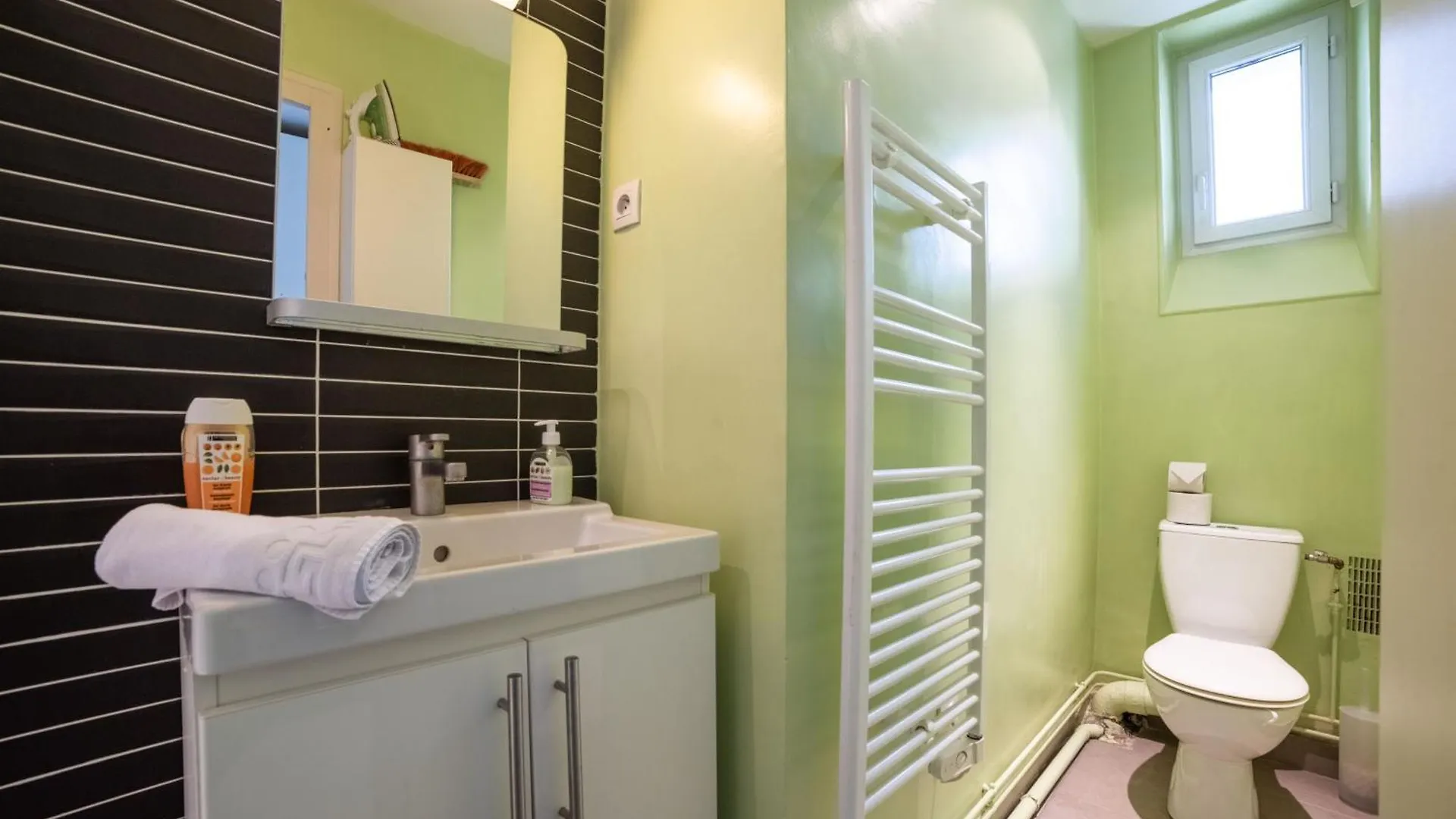 Pied-A-Terre Near Bastille & Voltaire Paris 11Th Apartment