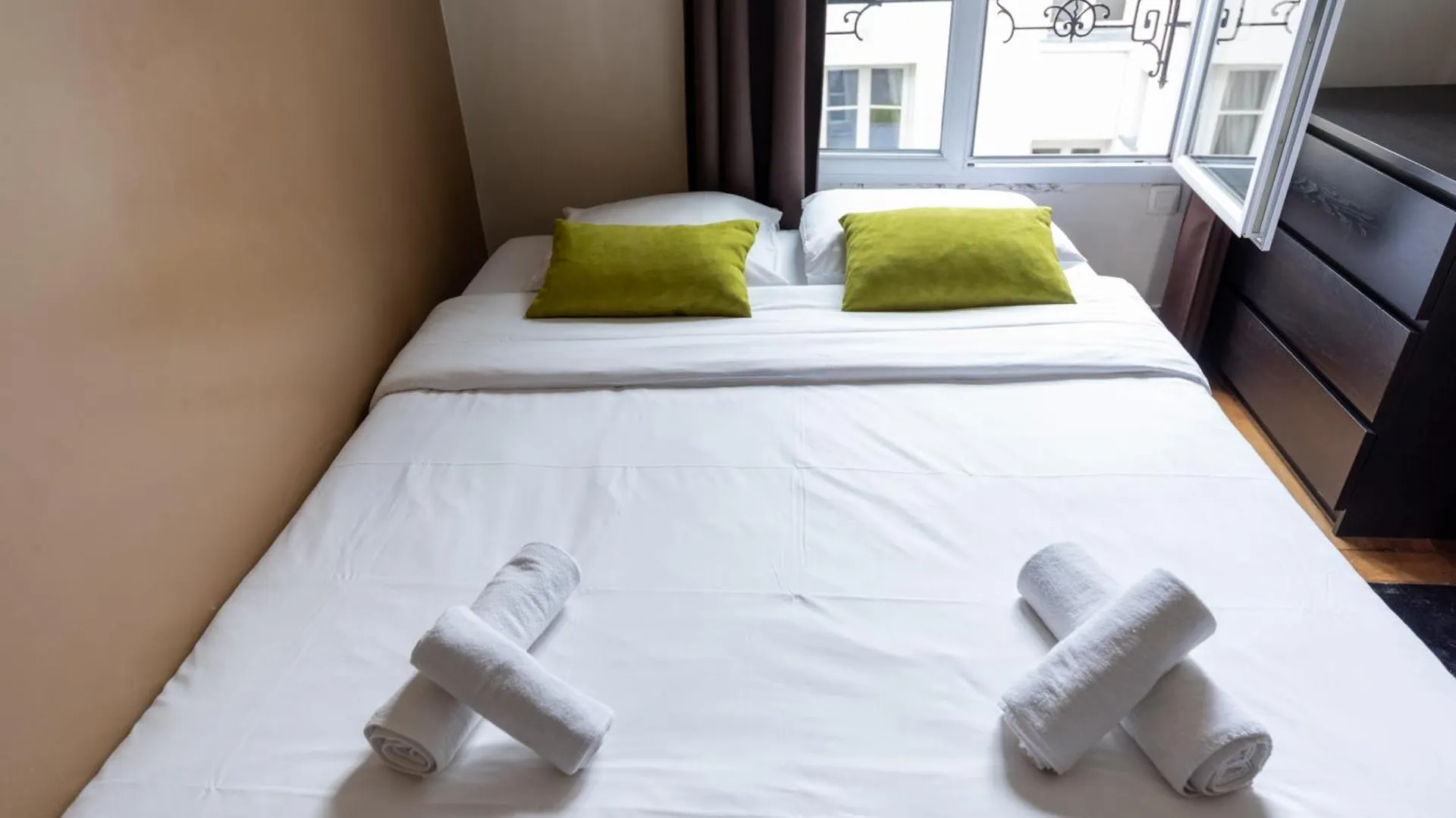 Pied-A-Terre Near Bastille & Voltaire Paris 11Th