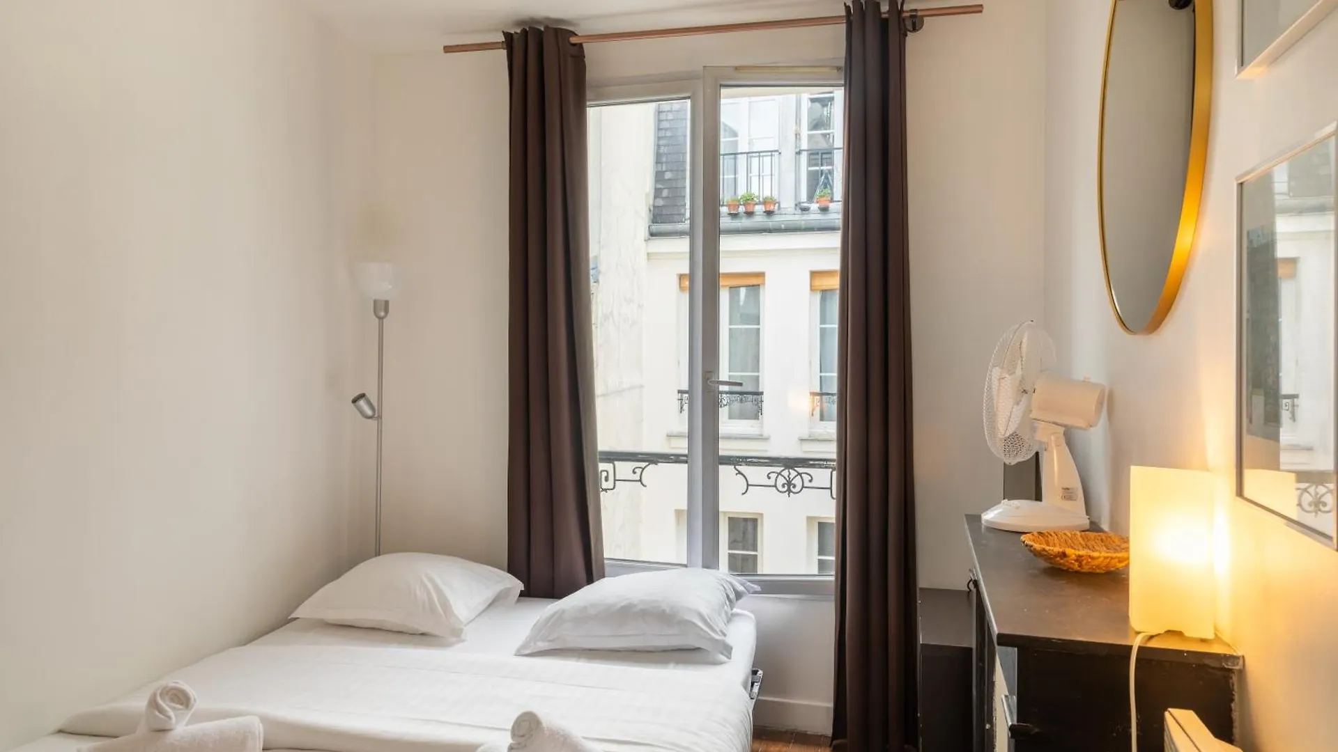 Pied-A-Terre Near Bastille & Voltaire Paris 11Th Apartment